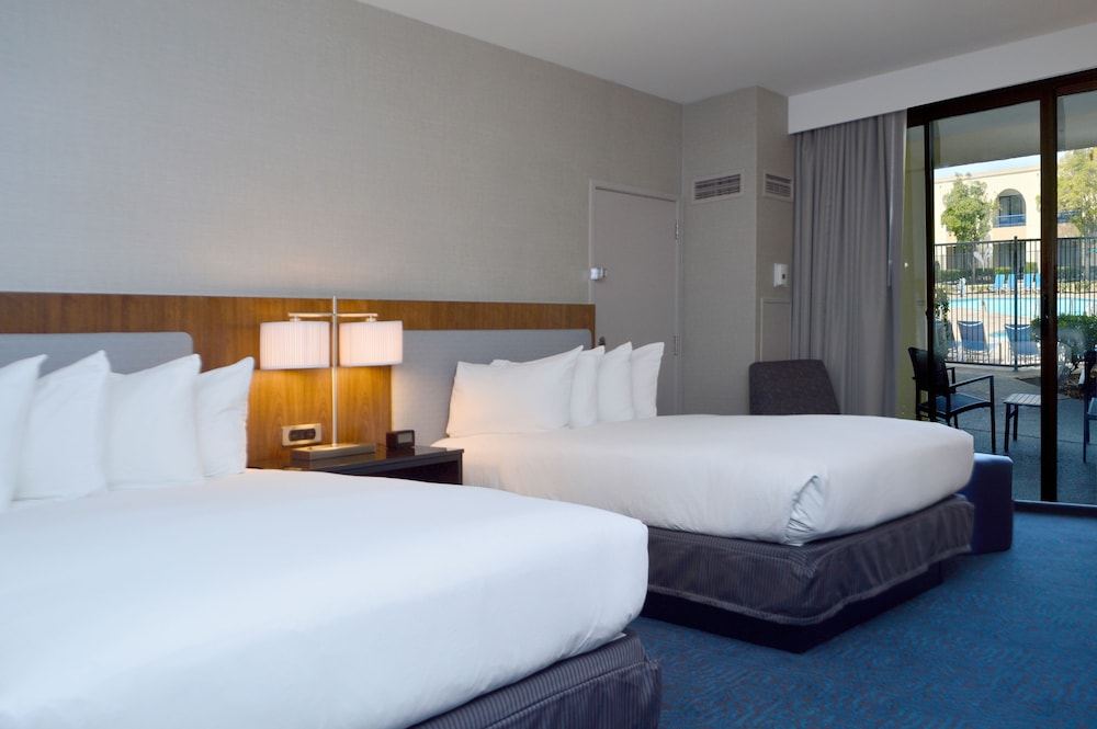 Doubletree by Hilton Newark Fremont - photo 8