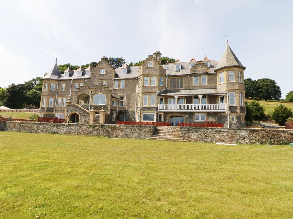 Bryn Mel Apartment — 5-Star Luxury Hotel in Menai Bridge, United Kingdom