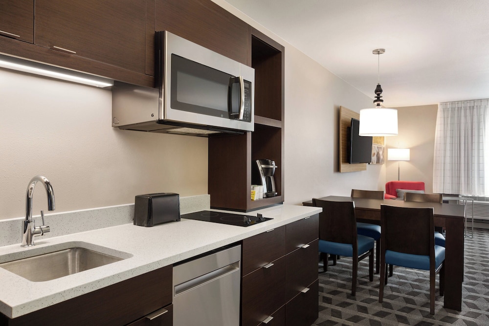 TownePlace Suites by Marriott Cedar Rapids Marion - photo 17