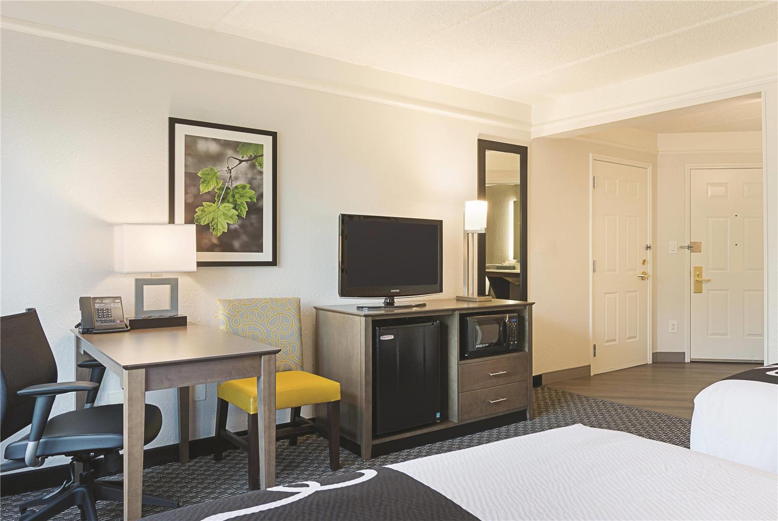 La Quinta Inn & Suites by Wyndham Atlanta Perimeter Medical - photo 14