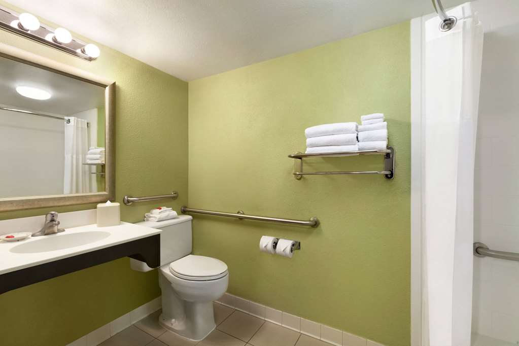Days Inn by Wyndham Baltimore Inner Harbor - photo 29