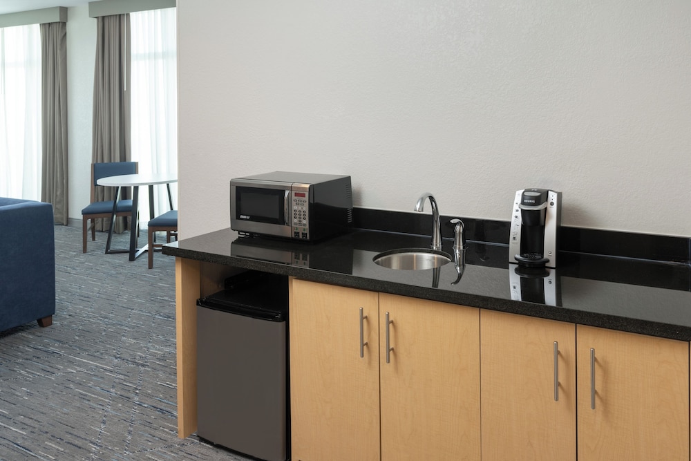 Holiday Inn Express Miami Airport Blue Lagoon Area by IHG - photo 3
