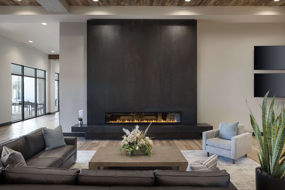 Embassy Suites by Hilton Bowling Green - photo 2