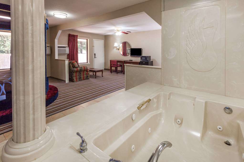 Super 8 by Wyndham Mt. Pleasant TX - photo 13