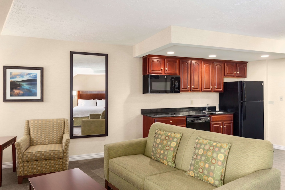 Hampton Inn Colchester - photo 27