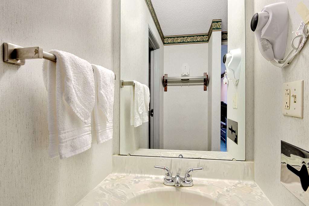 Days Inn by Wyndham Lisbon - photo 10