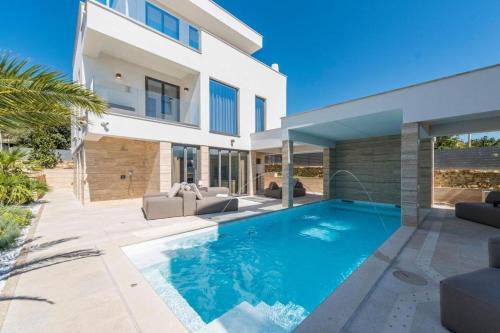 Villa Four Seasons Vrsi — 4-Star Luxury Hotel in Vrsi, Croatia