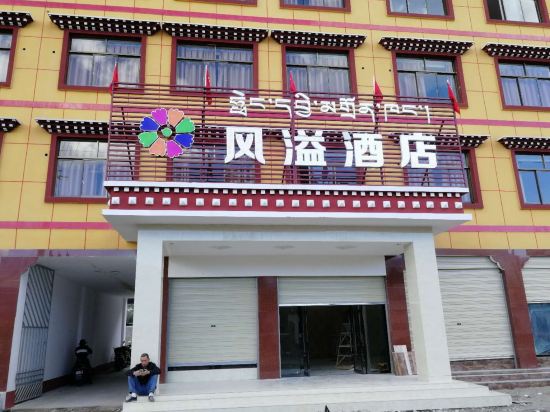 Wind overflowing hotel - carbon neutral hotel in Unknown City