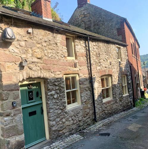 Fryers Cottage Wirksworth a traditional yet stylish 2 bedroom Peak District cottage — 4-Star Luxury Hotel in Wirksworth, United Kingdom
