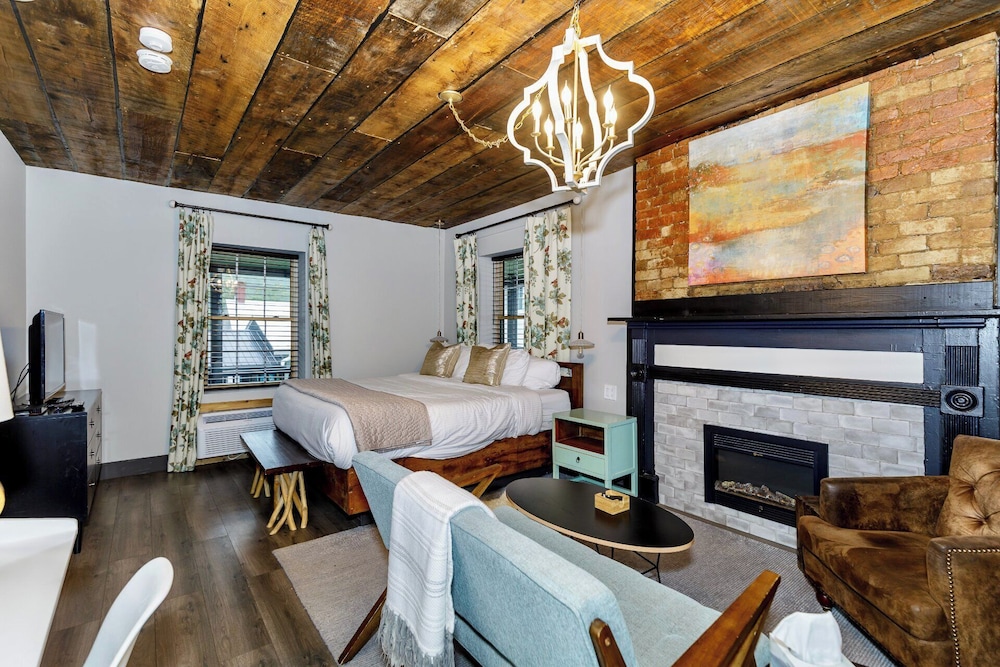 The Inn At Warm Springs - photo 42