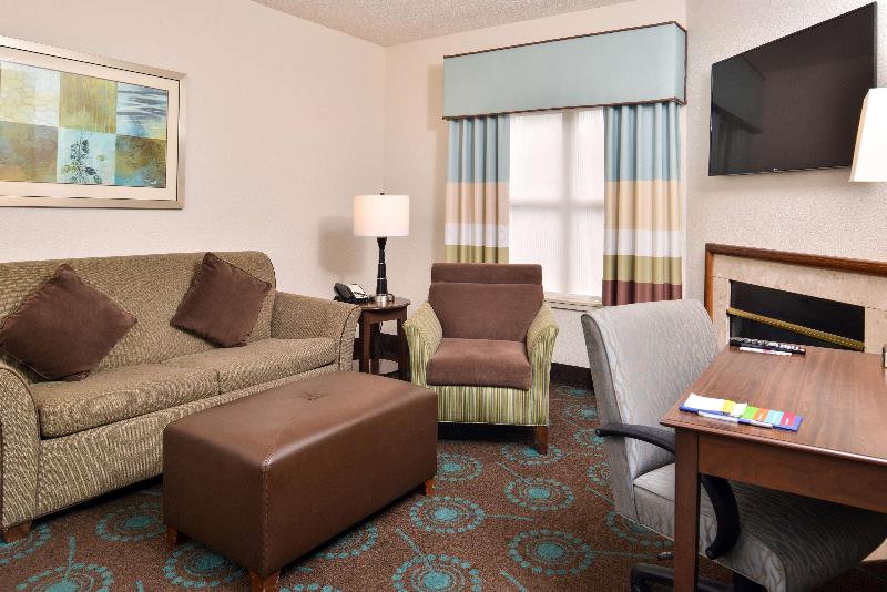 Hampton Inn & Suites Newport News - photo 94