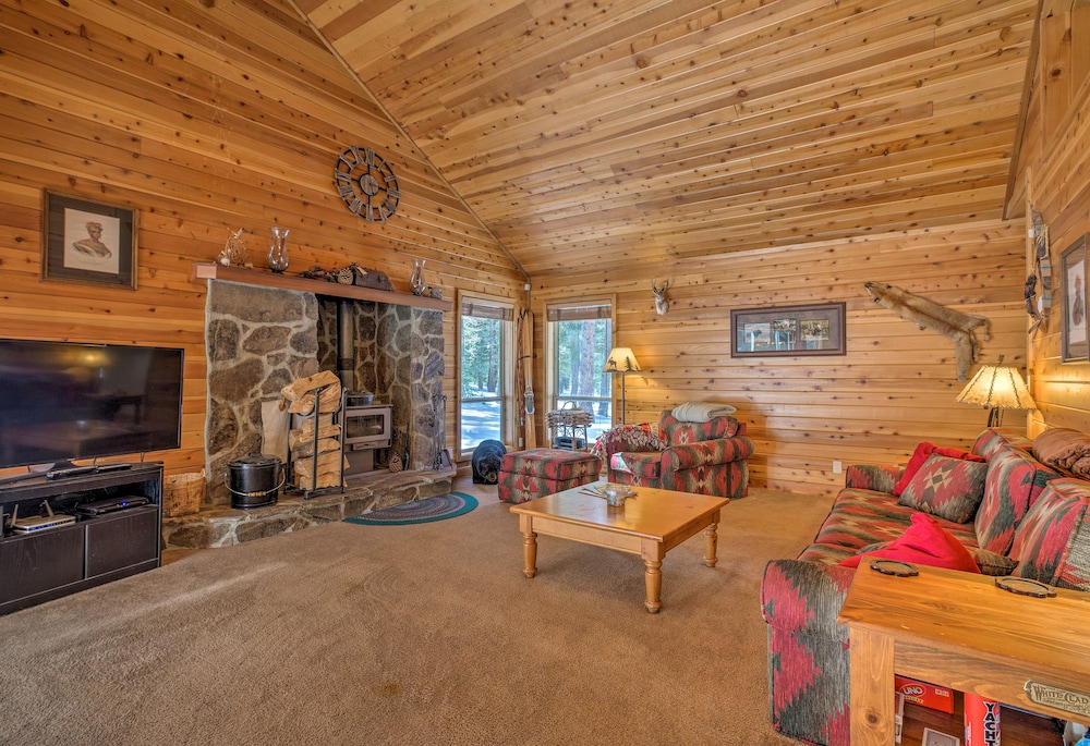 Cabin Less Than 2 Mi to Tahoe Donner Downhill Ski Resort - photo 4