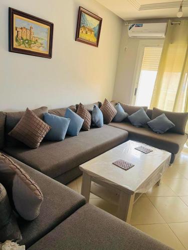 Charmant logement avec salon climatisé à deux pas de BIM — 4-Star Luxury Hotel in Saidia, Morocco