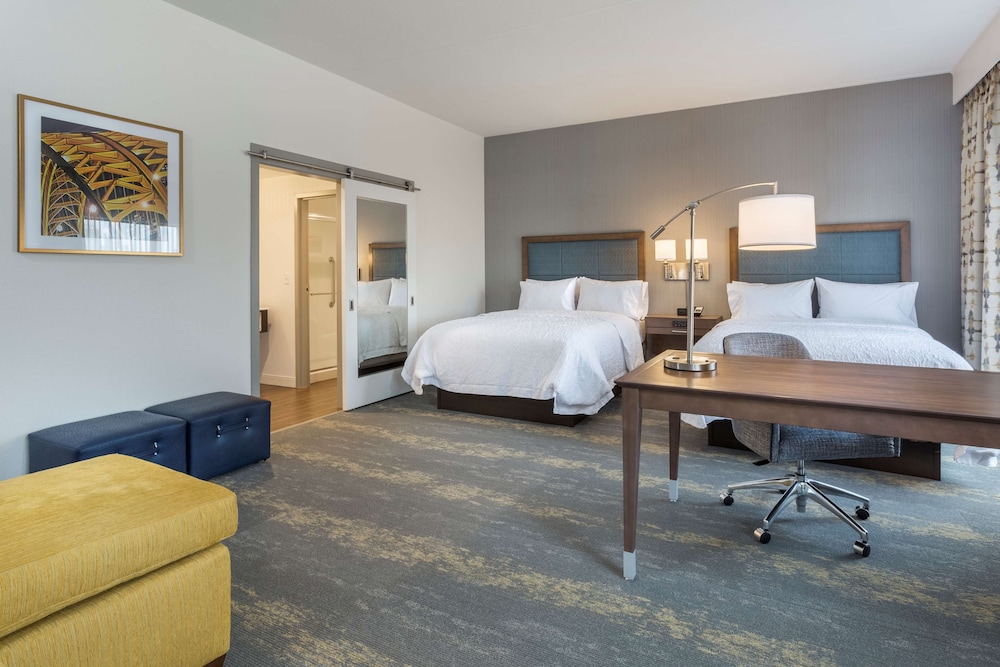Hampton Inn & Suites Newport Cincinnati - photo 9