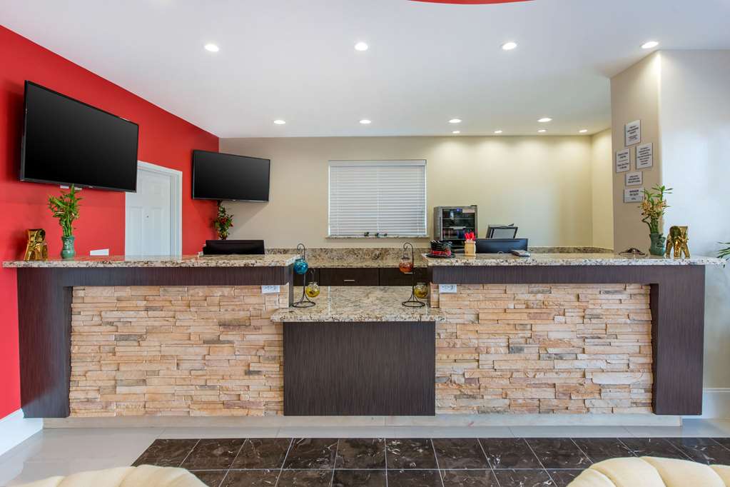 Econo Lodge Inn & Suites Houston Willowbrook - photo 3
