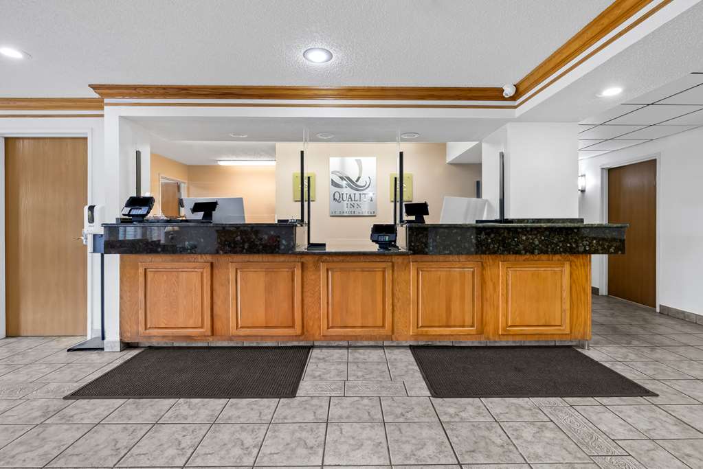 Quality Inn near Monument Health Rapid City Hospital - photo 9