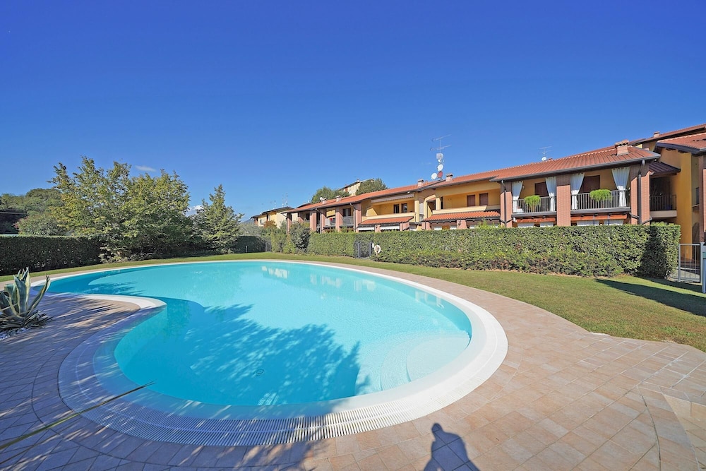 Appartamento la Goccia — 4-Star Luxury Hotel in San Felice Del Benaco, Italy