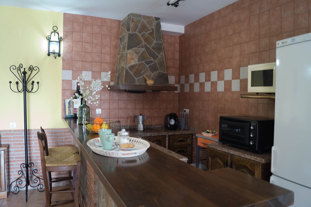Casa Los Olivos Álora Caminito del Rey — 4-Star Luxury Hotel in Alora, Spain