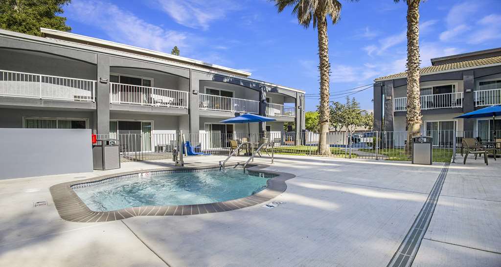 SureStay Plus Hotel by Best Western Sacramento North - photo 9