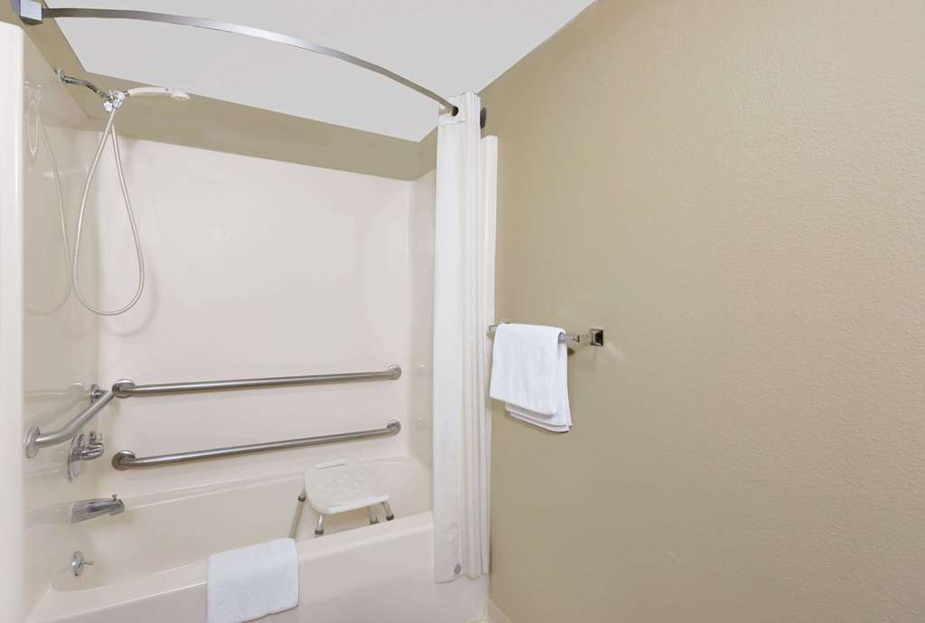 Super 8 by Wyndham Macomb - photo 8
