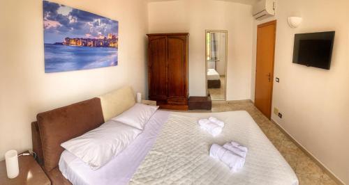 Little House — 4-Star Luxury Hotel in Cefalu, Italy