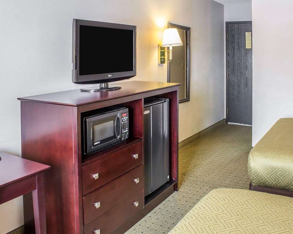 Econo Lodge Ames Area - photo 13