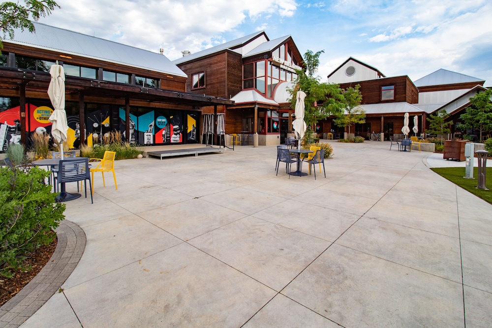 Amazing Urban Townhome near Breweries & River - photo 31