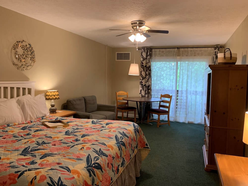 Woodbridge Inn & Tavern - photo 44