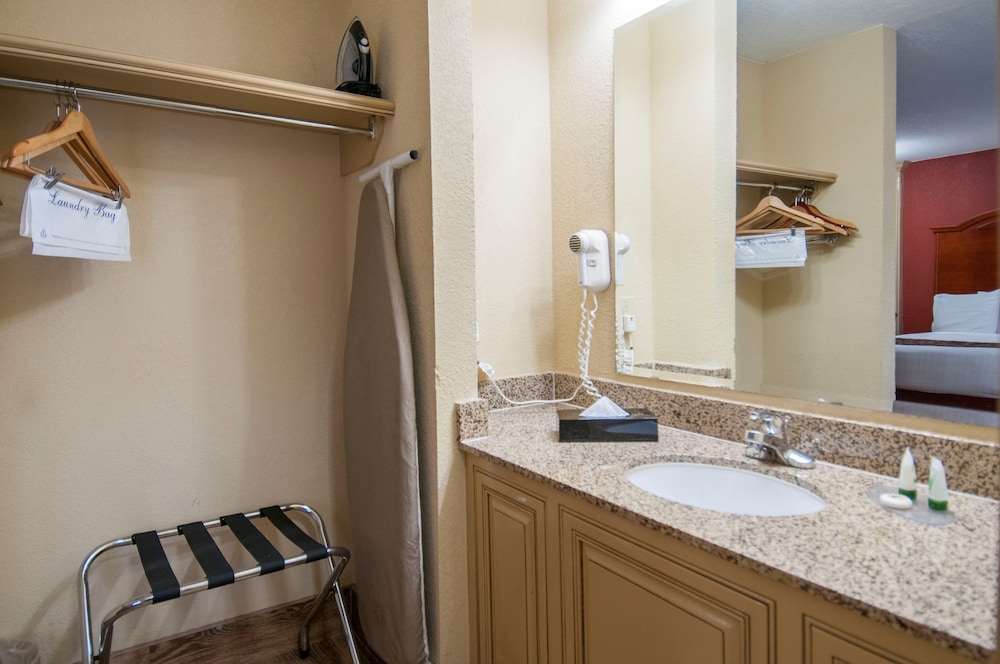 Governor's Suites Hotel Oklahoma City Airport Area - photo 18