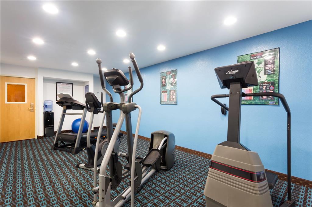 Days Inn & Suites by Wyndham Bloomington Normal IL - photo 9