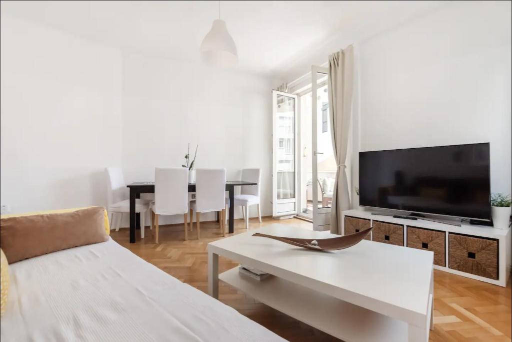 Balcony Oasis Operastreet — 4-Star Luxury Hotel in Vienna, Austria