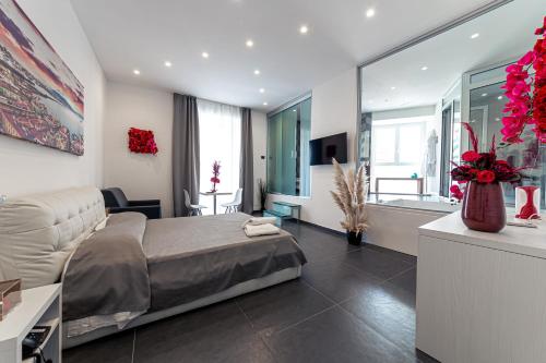 Residenza San Lorenzo — 4-Star Luxury Hotel in Naples, Italy