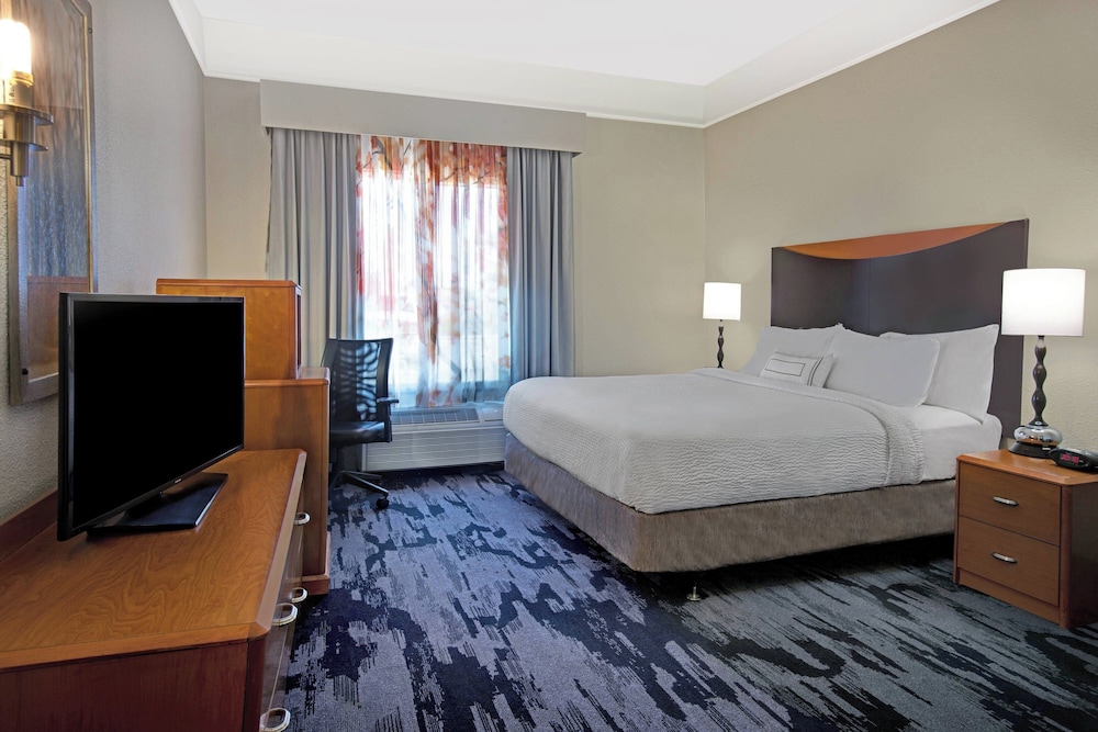 Fairfield Inn & Suites by Marriott Carlsbad - photo 9