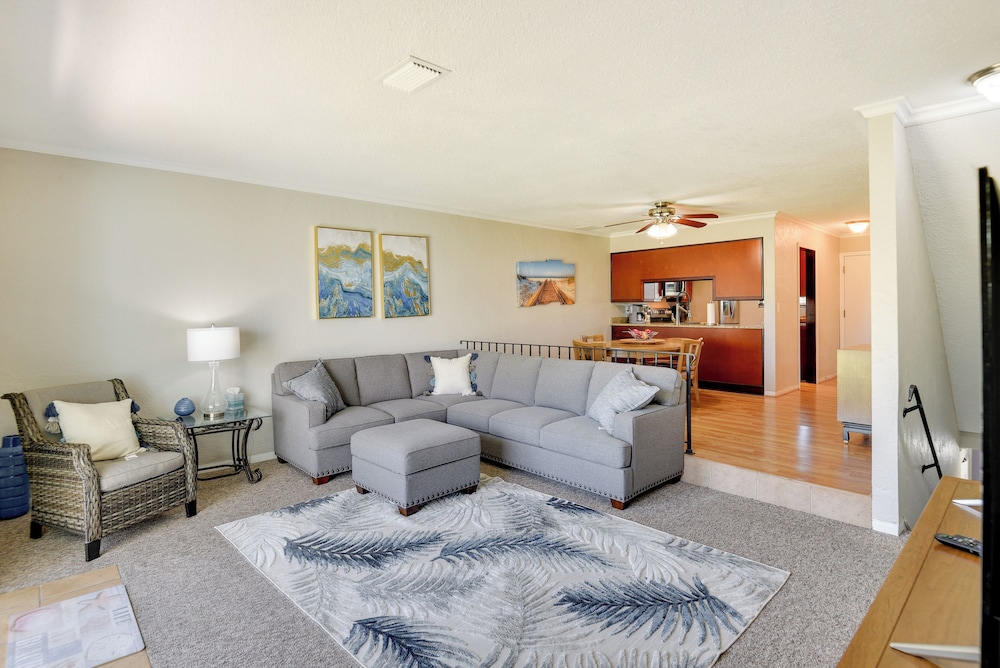Florida Getaway Balconies Grill and Near Beaches — 4-Star Luxury Hotel in Daytona Beach, United States