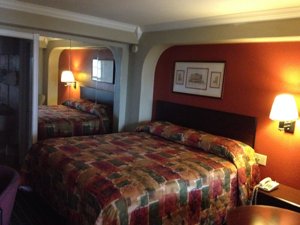 Economy Inn - photo 9