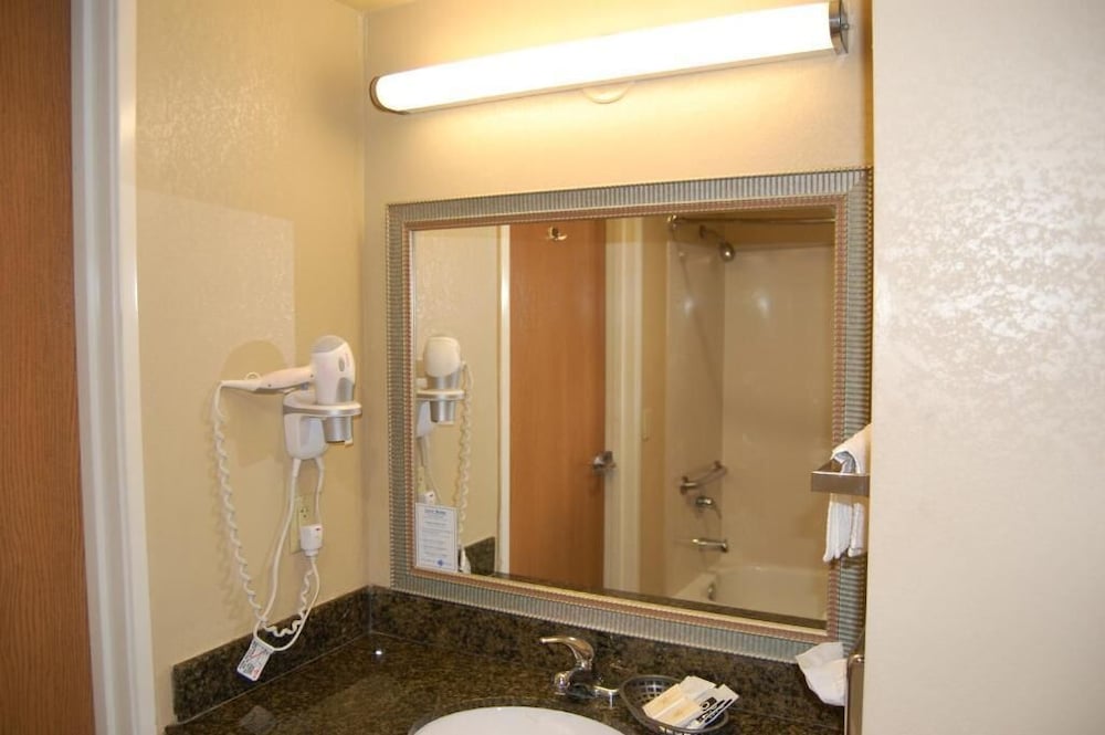 Pleasant Hill Inn - photo 12