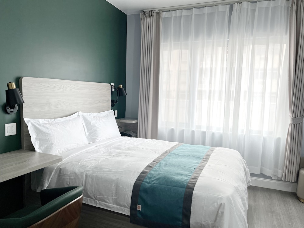 Starlight Hotel — Flushing