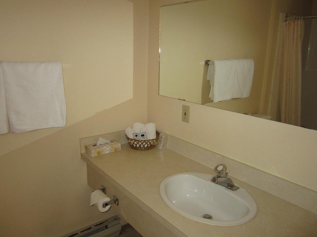 Y 5 Motel — hotel in Thompson