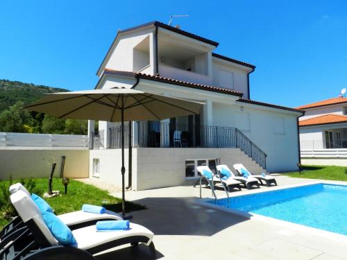 Villa Aura Yourcroatiaholiday — 4-Star Luxury Hotel in Drenje, Croatia