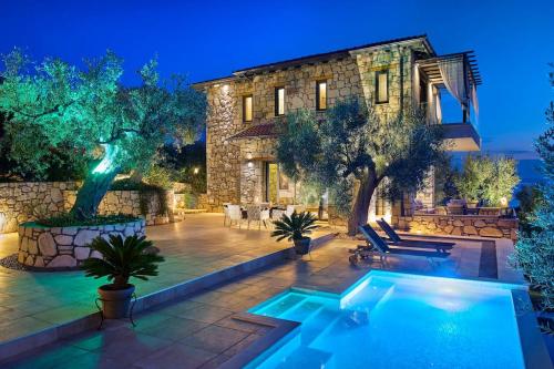 Infinity blue villa — 4-Star Luxury Hotel in Nikiti, Greece