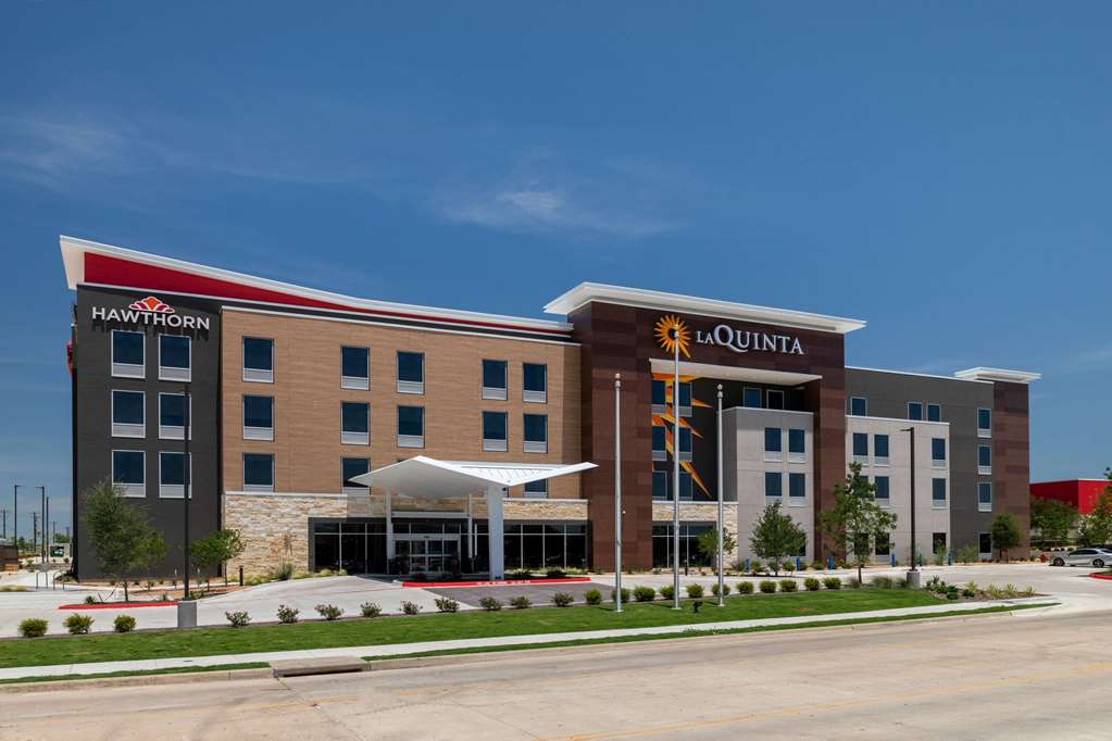 La Quinta Inn & Suites By Wyndham Pflugerville - photo 3