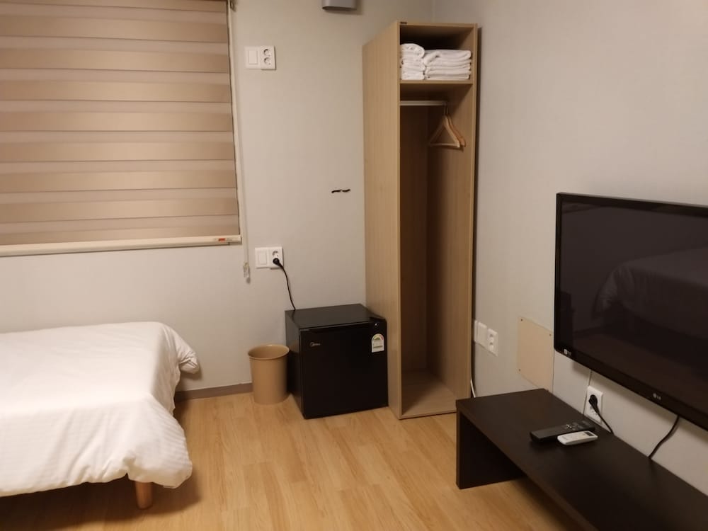Uniqstay - carbon neutral hotel in Busan