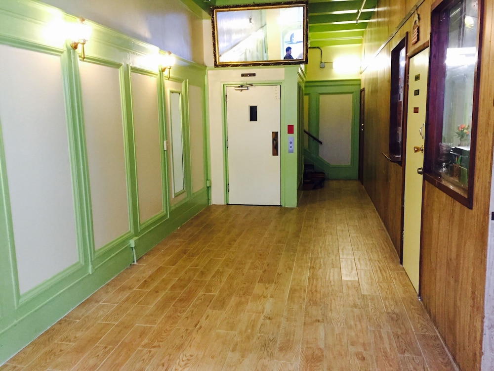 Aldrich Hotel - photo 3
