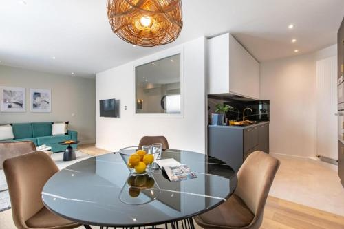 Sweett Pont Neuf — 4-Star Luxury Hotel in Paris, France