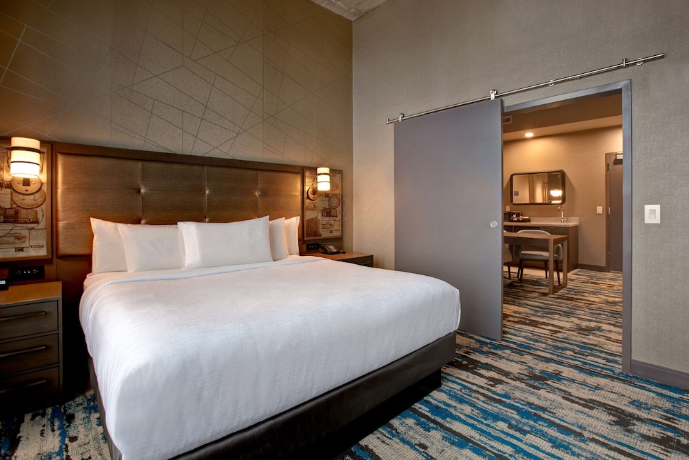Embassy Suites by Hilton Rockford Riverfront - photo 8