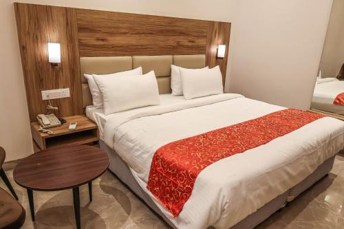 Hotel SS Grand in Kanpur, India