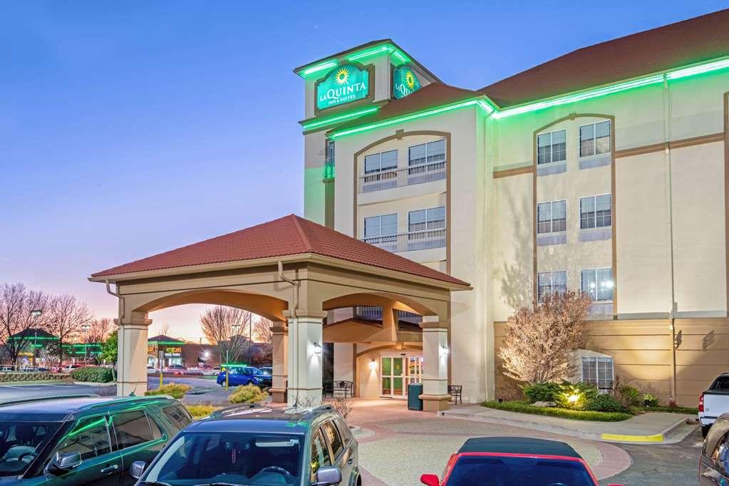 La Quinta Inn & Suites by Wyndham Oklahoma City Moore - photo 3