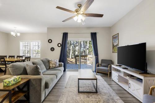 The Elm at Ducks Landing