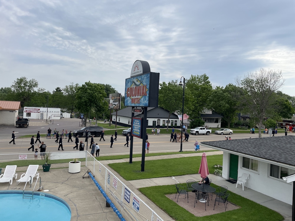 Colonial Motel - photo 29