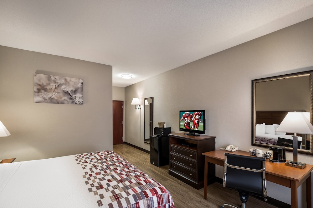 Red Roof Inn & Suites Bloomsburg Mifflinville - photo 15